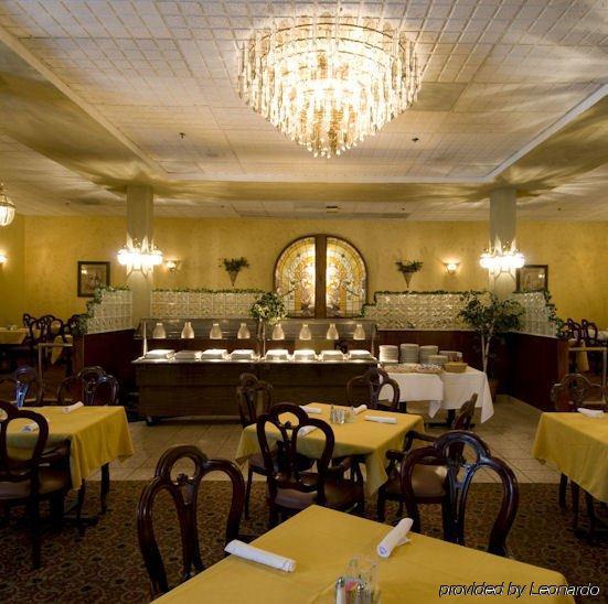 The Hotel Hot Springs Restaurant foto